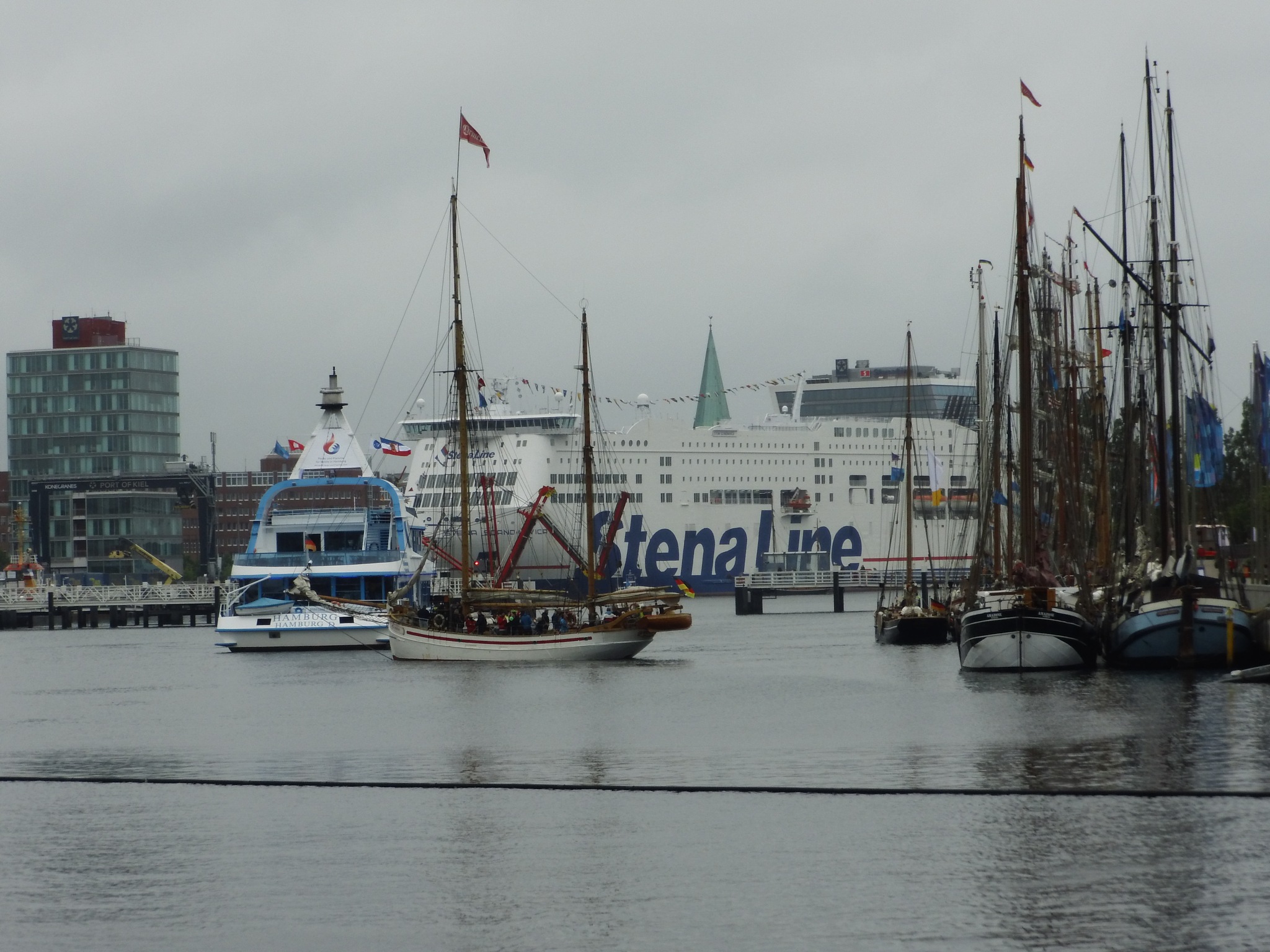 Typical weather at "Kieler Woche" (Kiel Week) by Norbert Reiss on YouPic